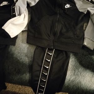 24 month nike jump suites blk & wht